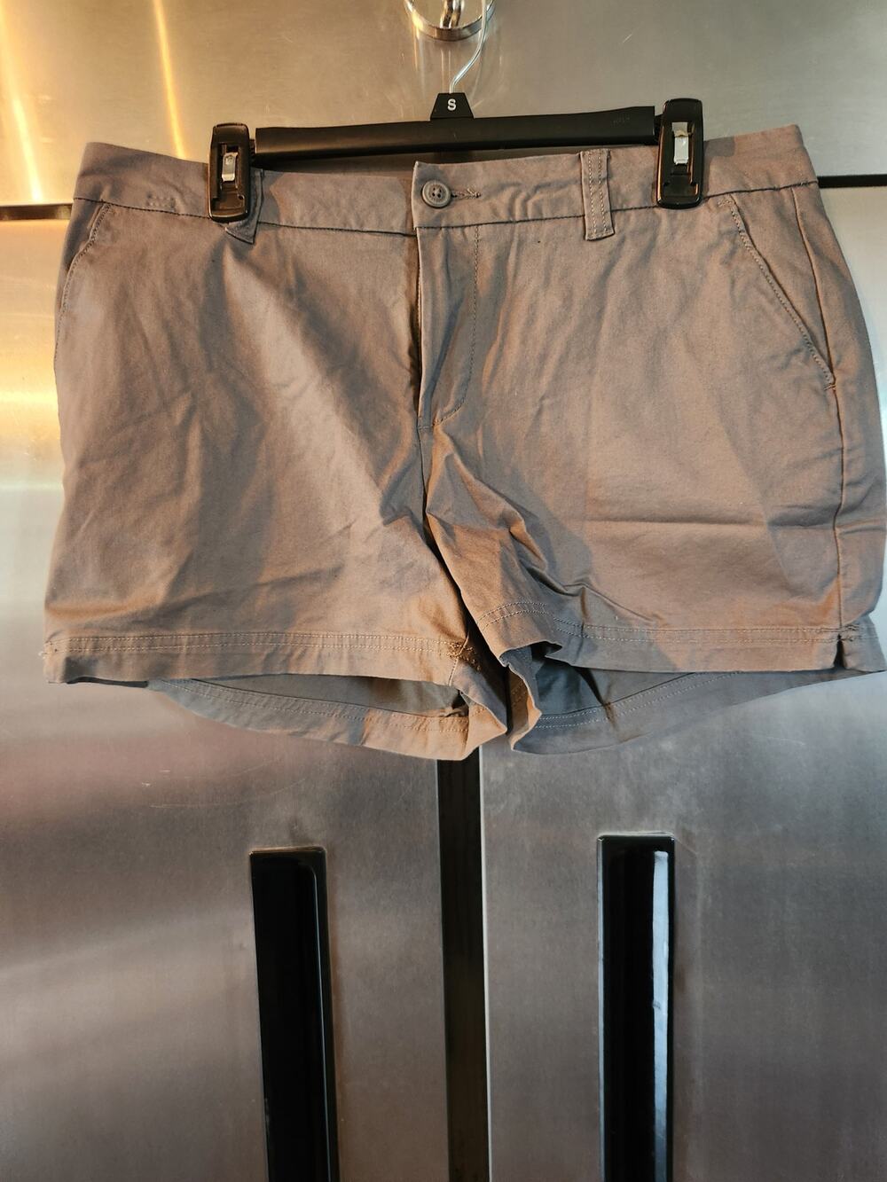 Magellan Outdoors Women's Khaki Chino Shorts Size 12 Stretch Hiking